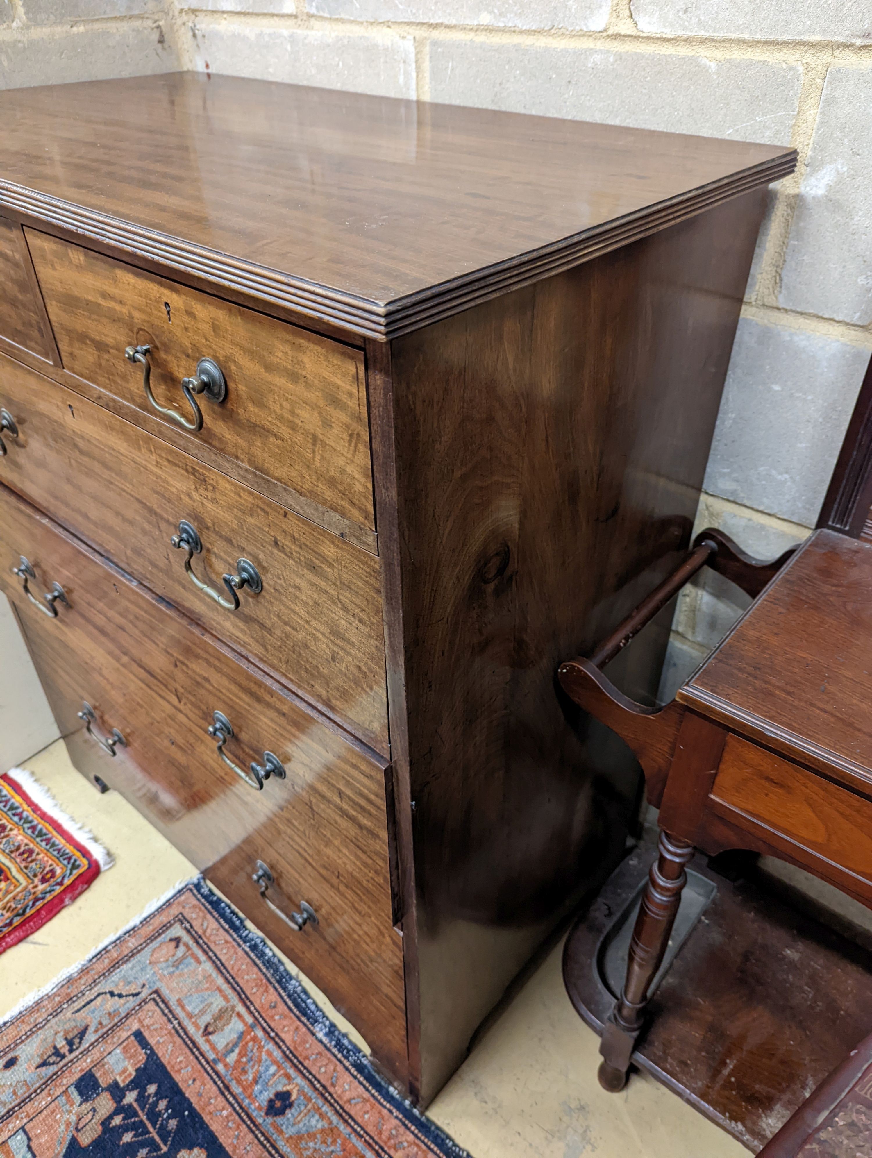 A George III mahogany chest of drawers, width 91cm, depth 52cm, height 107cm